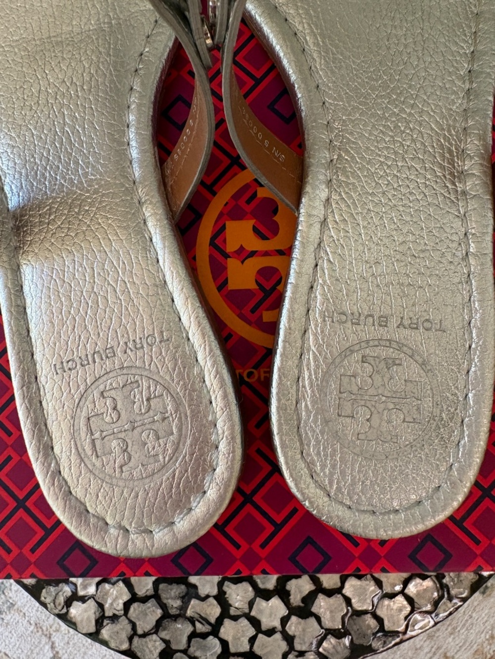 Tory Burch Miller Flats, Size 7.5 Women Tumbled Silver Metallic Leather - Picture 6 of 7